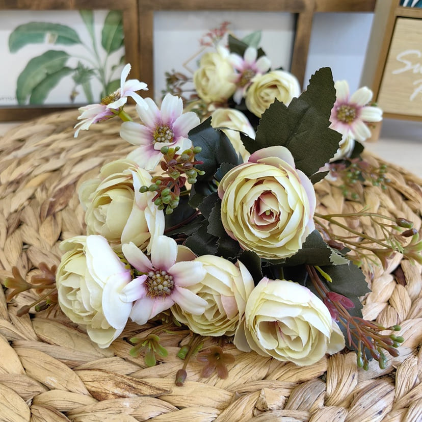 Искусственные цветы в Рязани | Цветы искусственные «Камелии с мелкоцветом», сиренево-молочные, букет